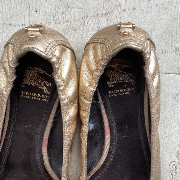 BURBERRY gold leather flats - Picture 2 of 6